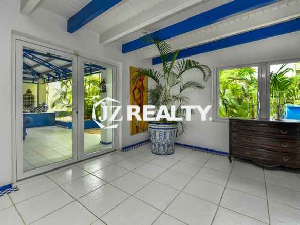 Living room area Villa For sale Aruba