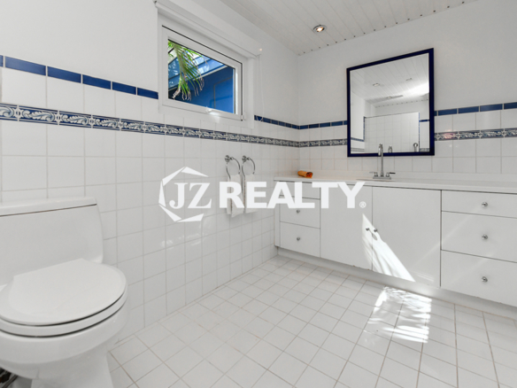 Large bathroom Villa Koyari For Sale Aruba
