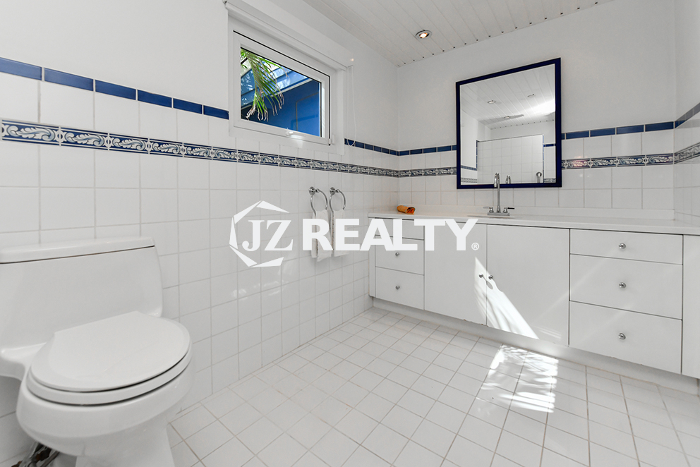 Large bathroom Villa Koyari For Sale Aruba