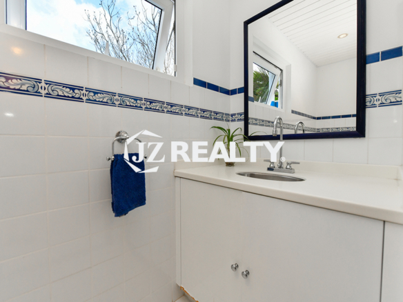 Beautiful bathroom window Villa For Sale Aruba