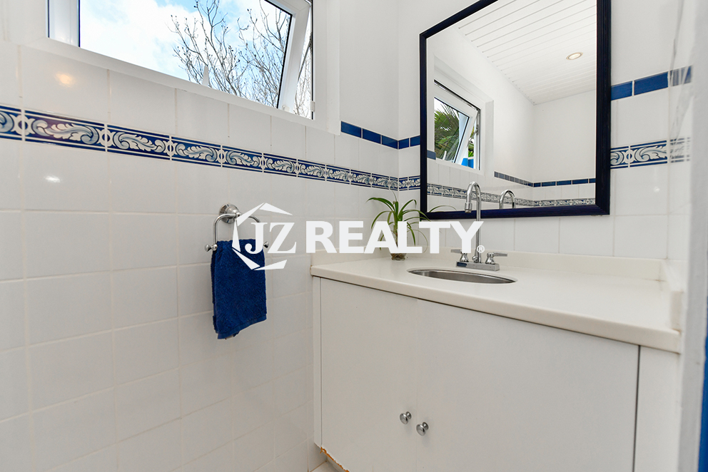 Beautiful bathroom window Villa For Sale Aruba