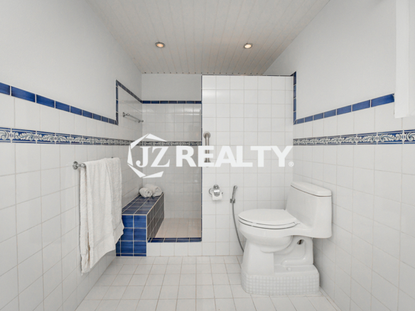 Beautiful Greek style bathroom Villa Aruba