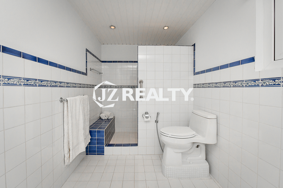 Beautiful Greek style bathroom Villa Aruba
