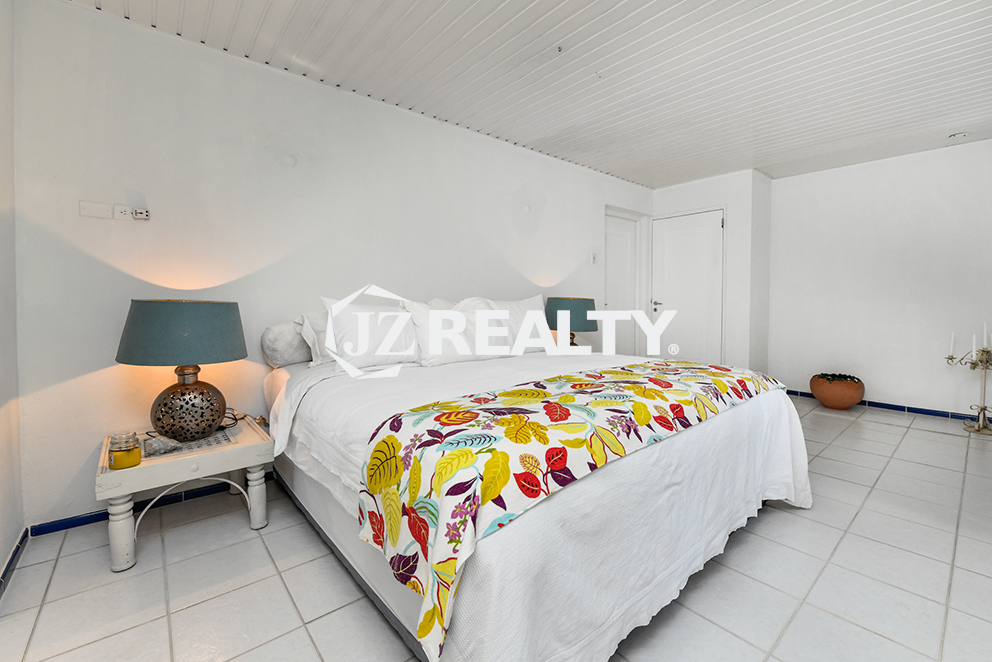 Beautiful Airbnb bedroom Villa For Sale