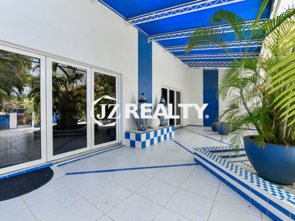 Koyari Villa For Sale entrance Aruba