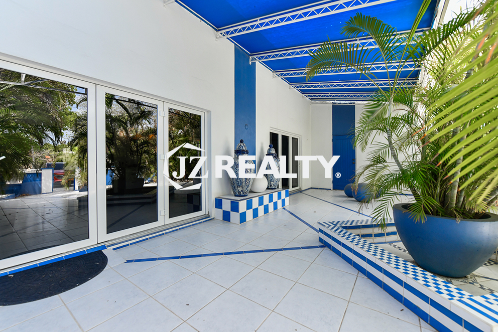 Koyari Villa For Sale entrance Aruba