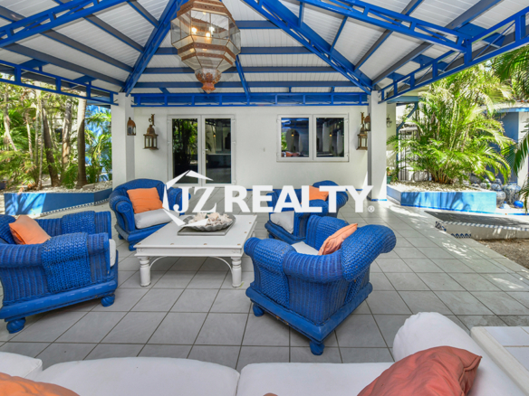 Large House gazebo Villa For Sale Aruba