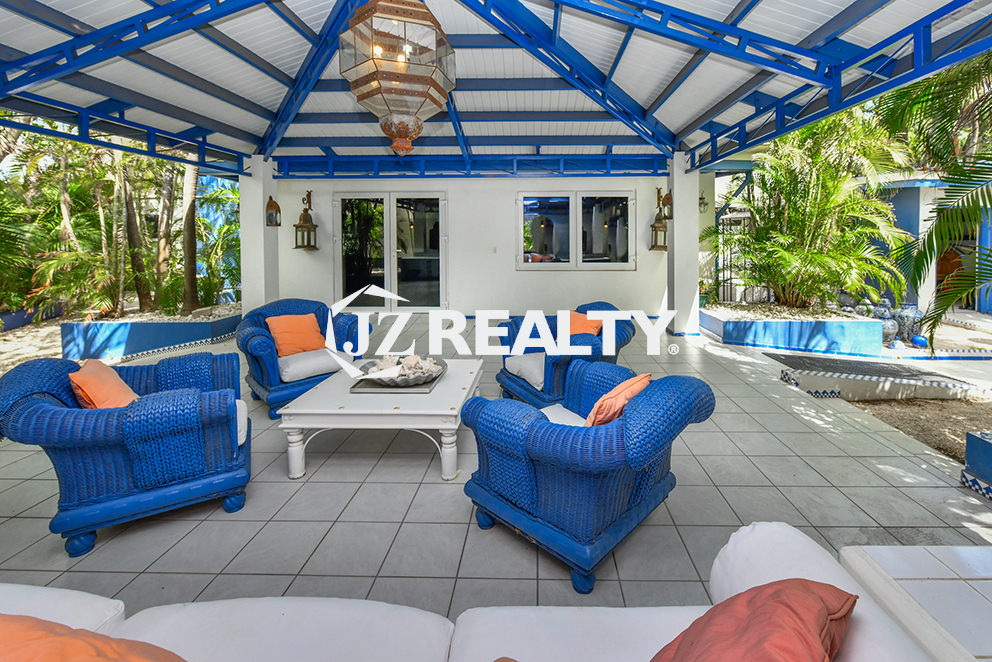 Large House gazebo Villa For Sale Aruba