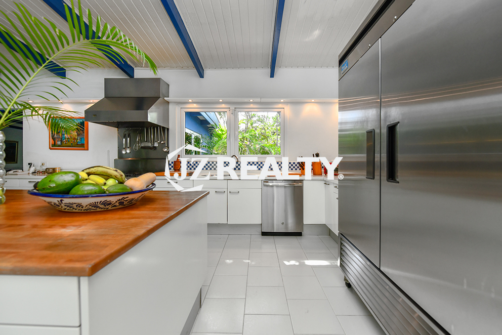 Modern kitchen area Villa Koyari