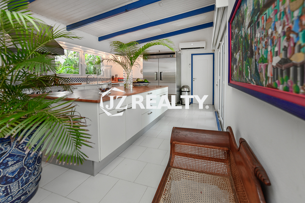 Kitchen 5-bedroom Vila For Sale