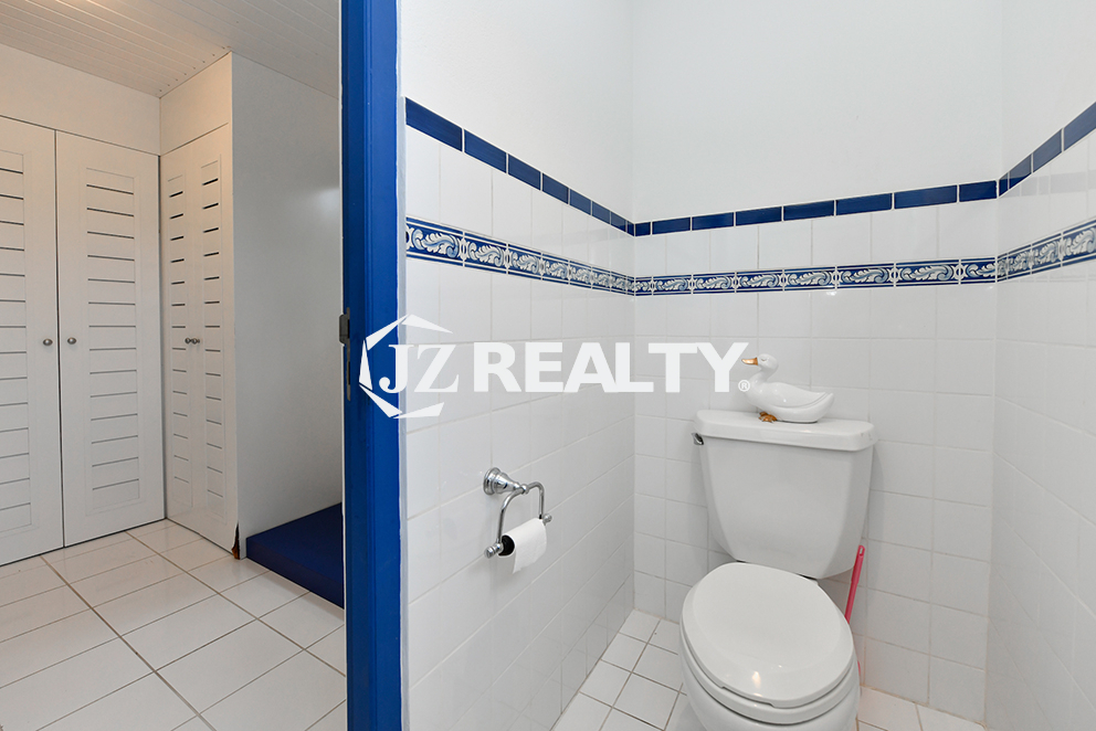 bathroom Koyari villa