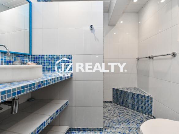 Modern Greek House bathroom Villa Aruba