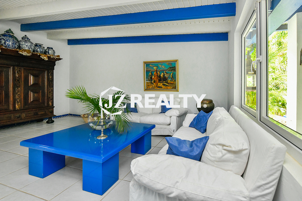 Living-room Area Villa For Sale
