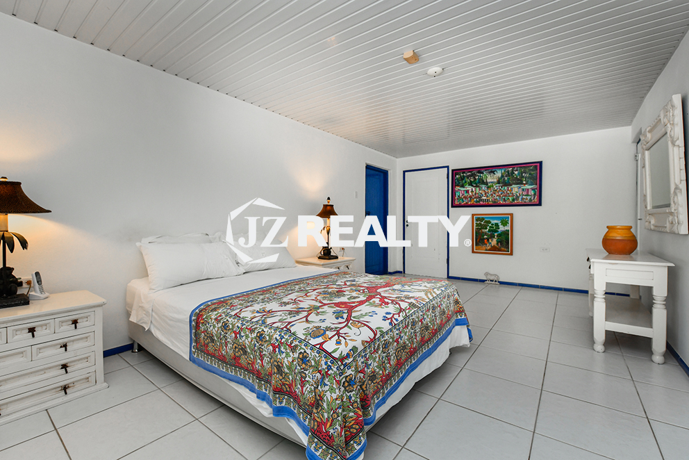 Multiple 5 bedroom Villa for sale