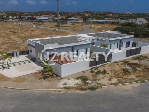 solar-equipped-villa-in-reina-sophia-aruba.jpg
