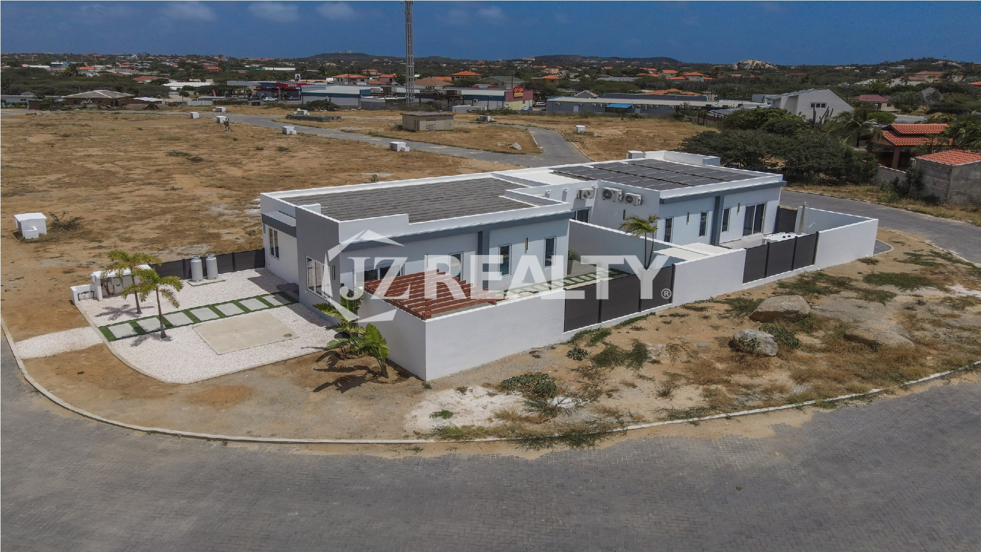 solar-equipped-villa-in-reina-sophia-aruba.jpg