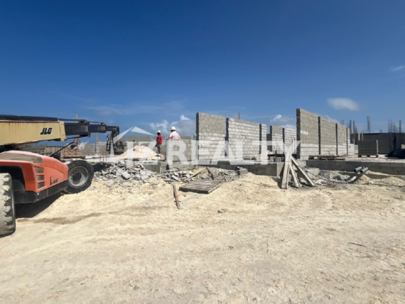 Construction team and engineer inspecting Nanki Aruba Living project