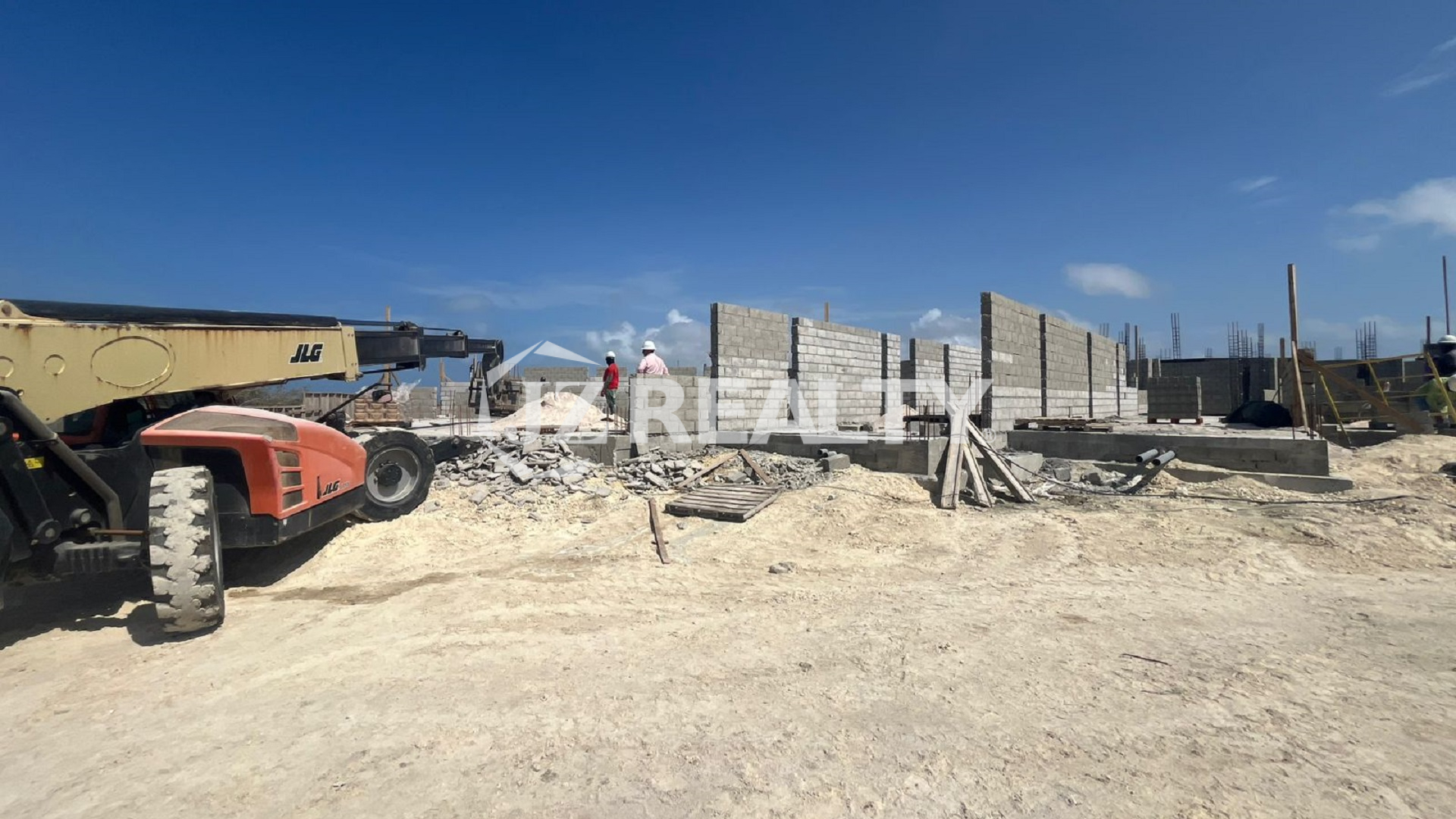 Construction team and engineer inspecting Nanki Aruba Living project