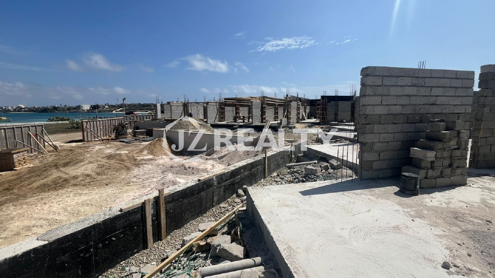 Nanki Aruba community construction highlighting multiple units in progress