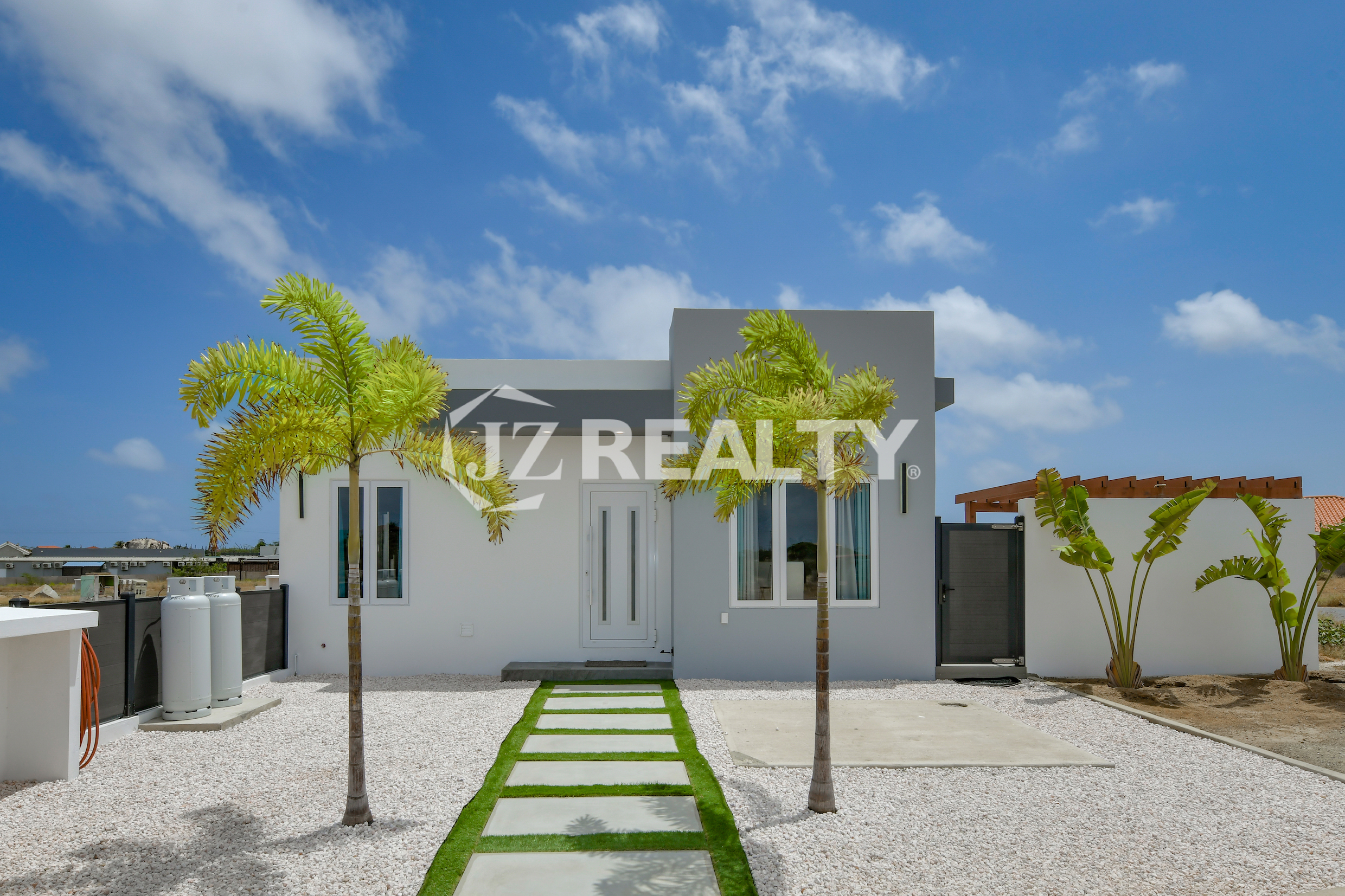 front reina Sophia Residences aruba