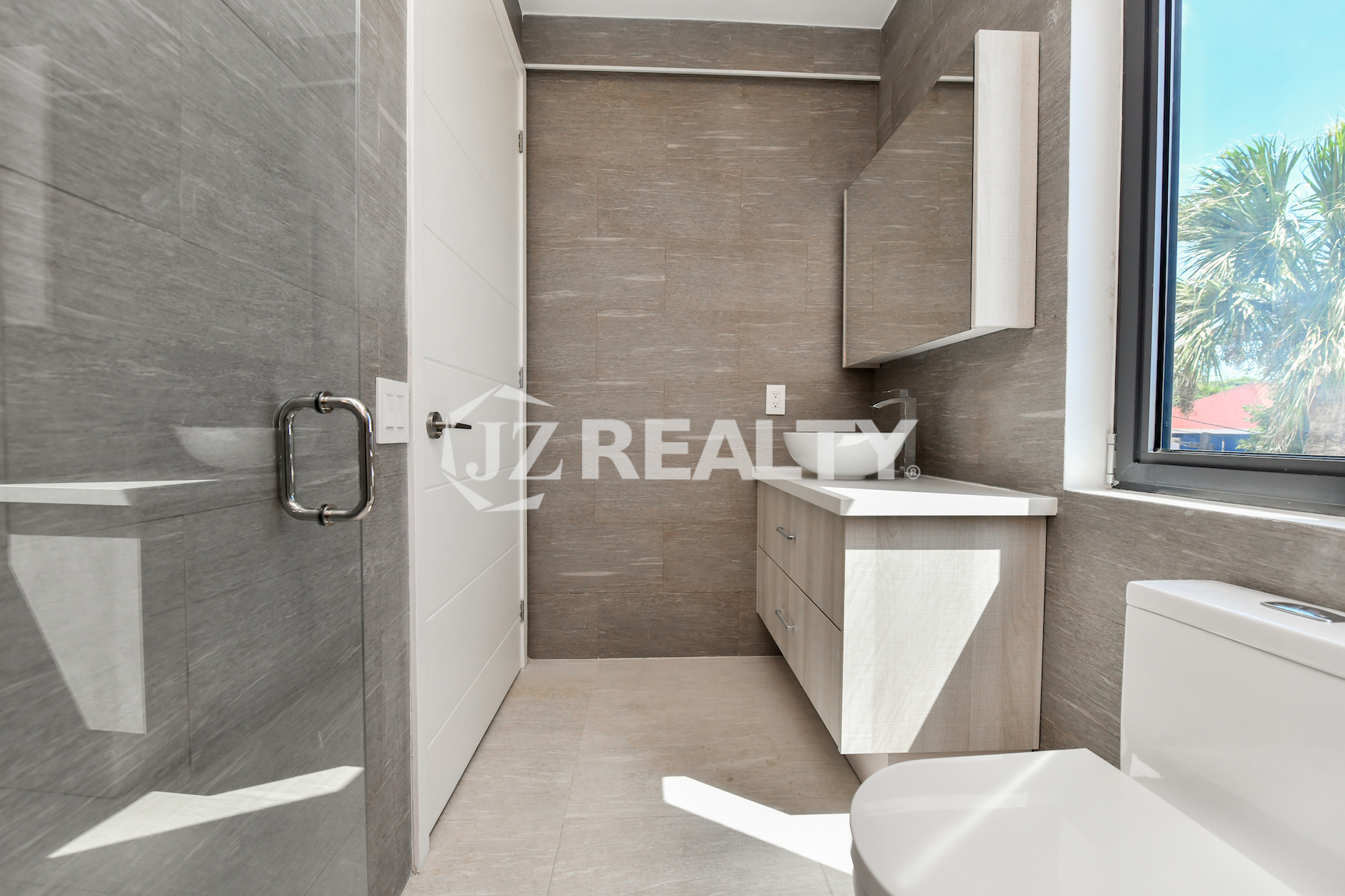 Elegant bathroom with modern finishes in Coral Shell Condo 1H, Aruba.