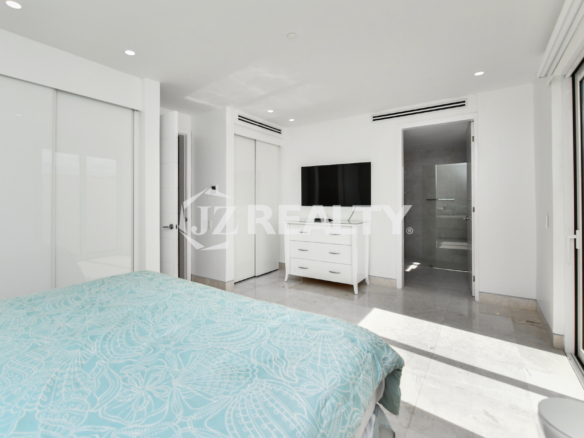 Spacious open-plan living space with high ceilings and premium finishes at Coral Shell Condo GF-C, Oranjestad, Aruba.