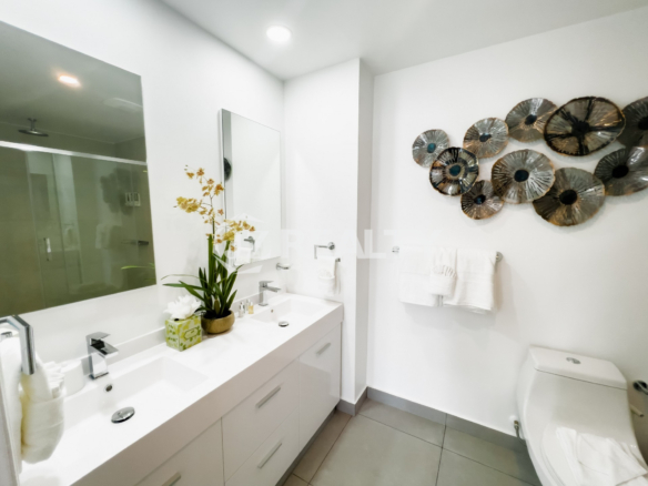 Condo 604 Harbour House 3-Bed Bathroom View