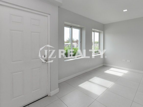 Townhouse 1B Napa Valley Residences 3-bed Bathroom Side View