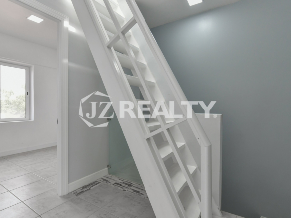 Townhouse 1B Napa Valley Residences 3-bed Modern Stairwell