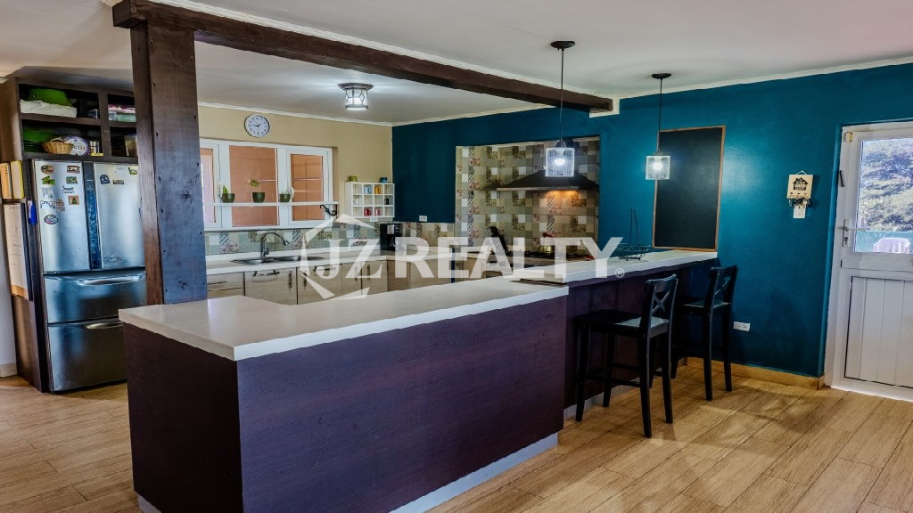 house Colina Santa Marta 5-bed kitchen