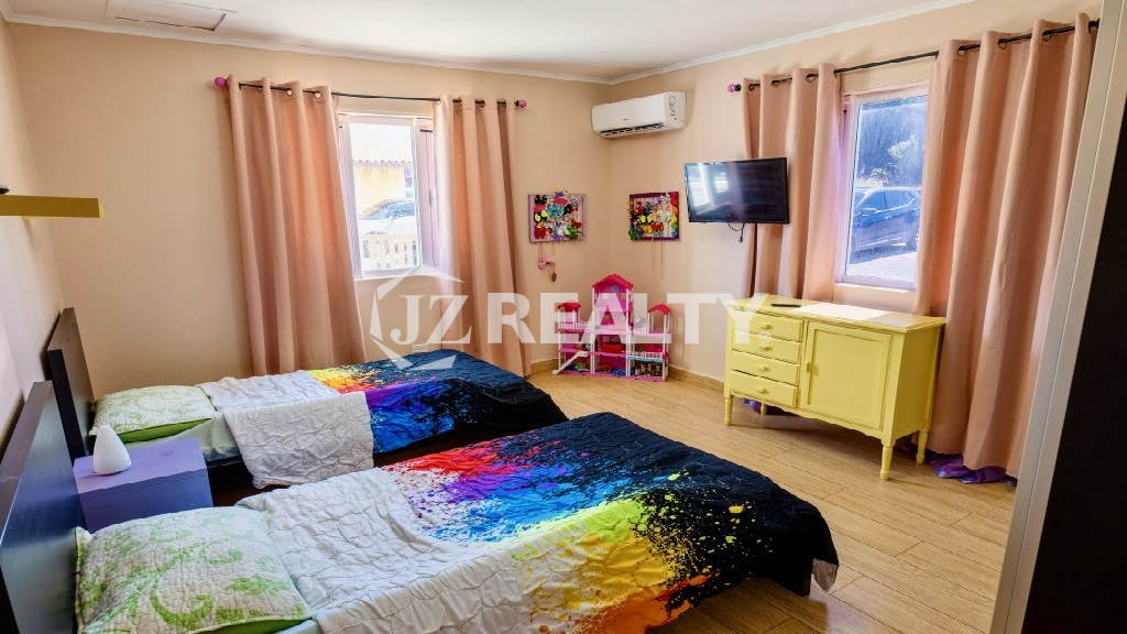 house Colina Santa Marta 5-bed master bed view