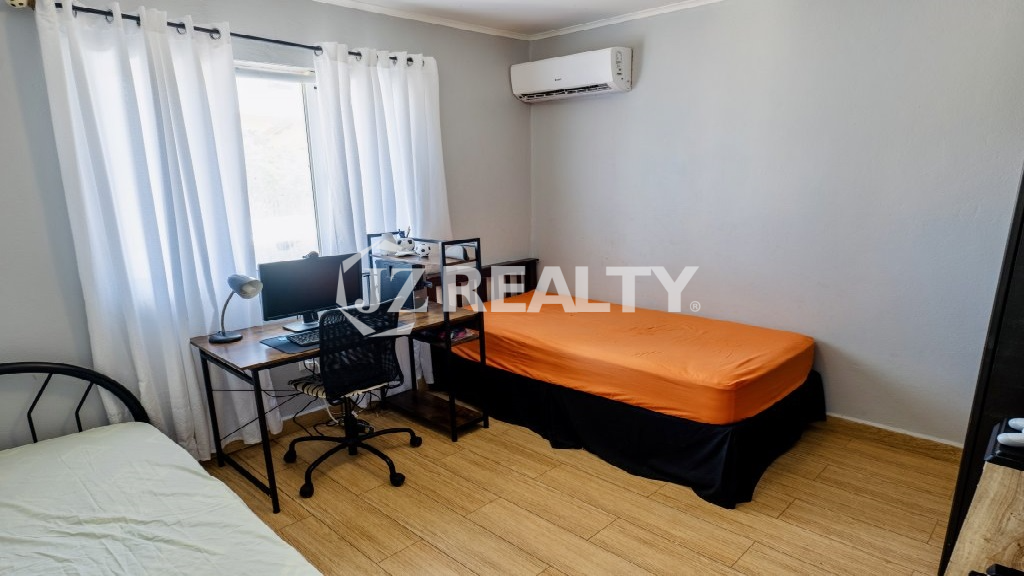 house Colina Santa Marta 5-bed master bedroom view