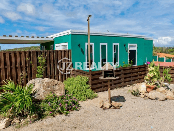 house Colina Santa Marta 5-bed roadside view