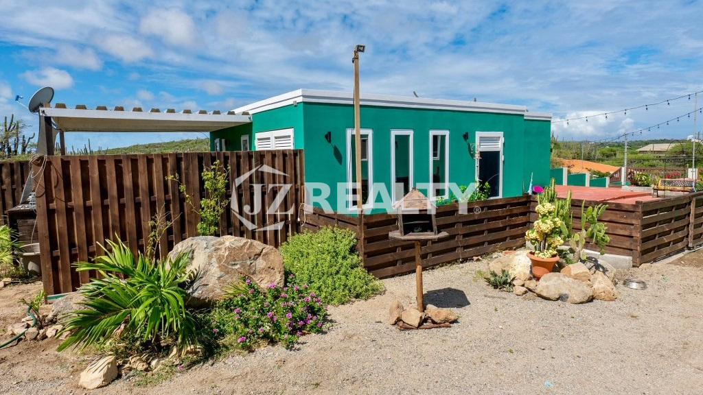 house Colina Santa Marta 5-bed roadside view