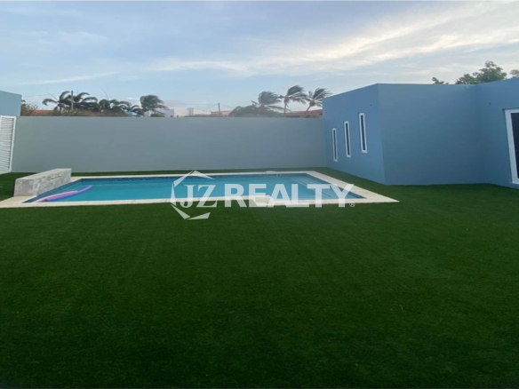 garder with pool