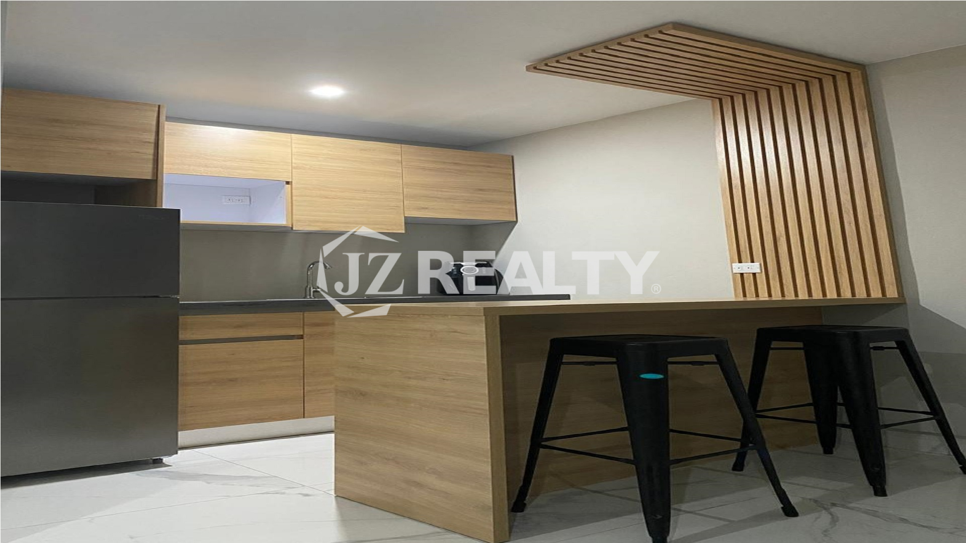 modern-aruba-kitchen-with-breakfast-bar