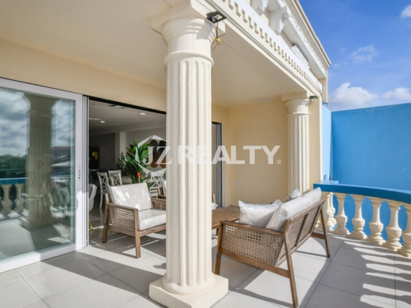 condo 314 Luxury waterfront covered balcony with wicker chairs & water view