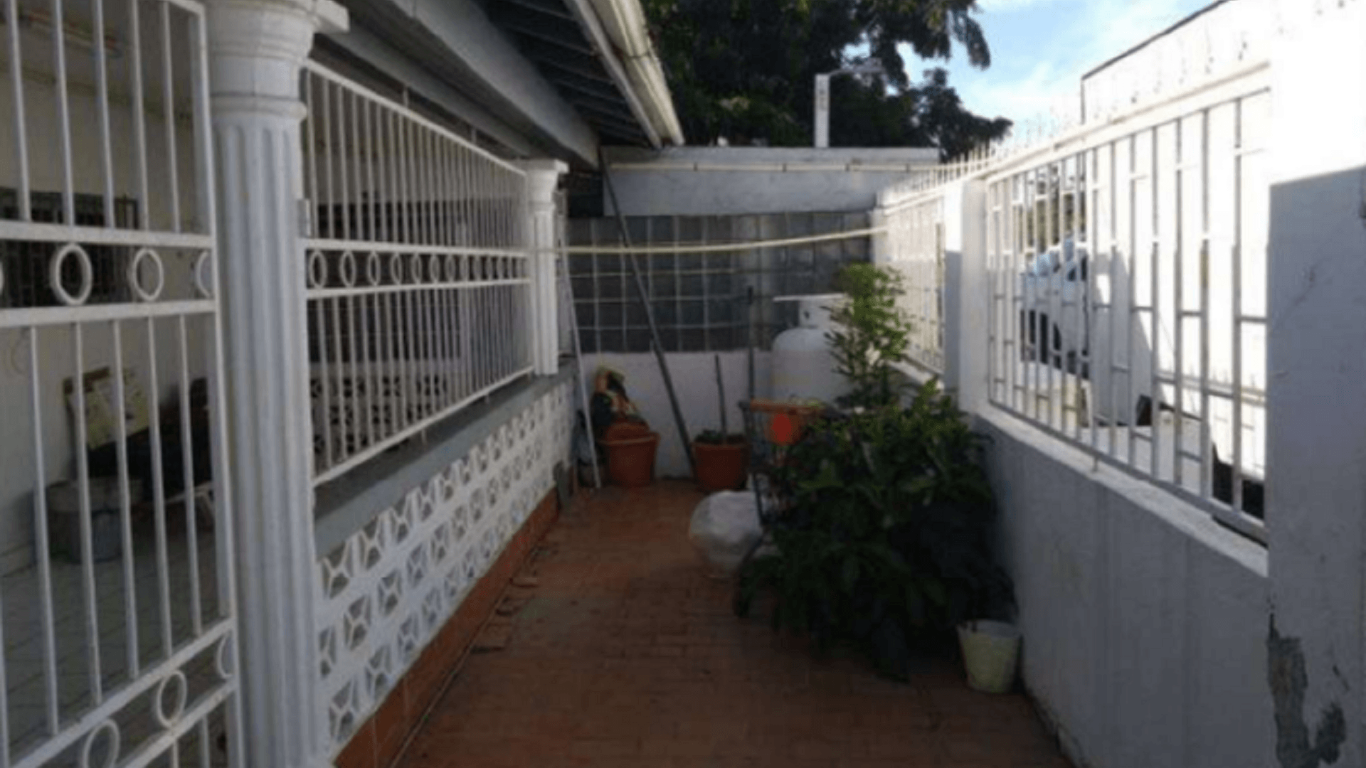 4 Bedroom House Bubali 71 backyard