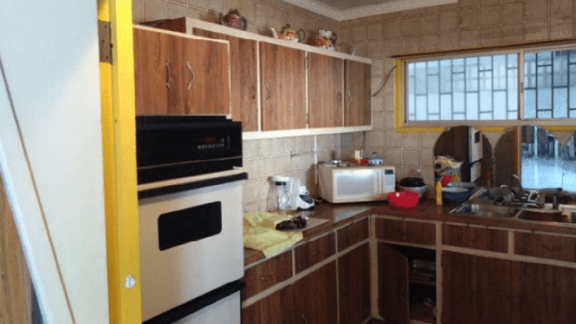 4 Bedroom House Bubali 71 kitchen area