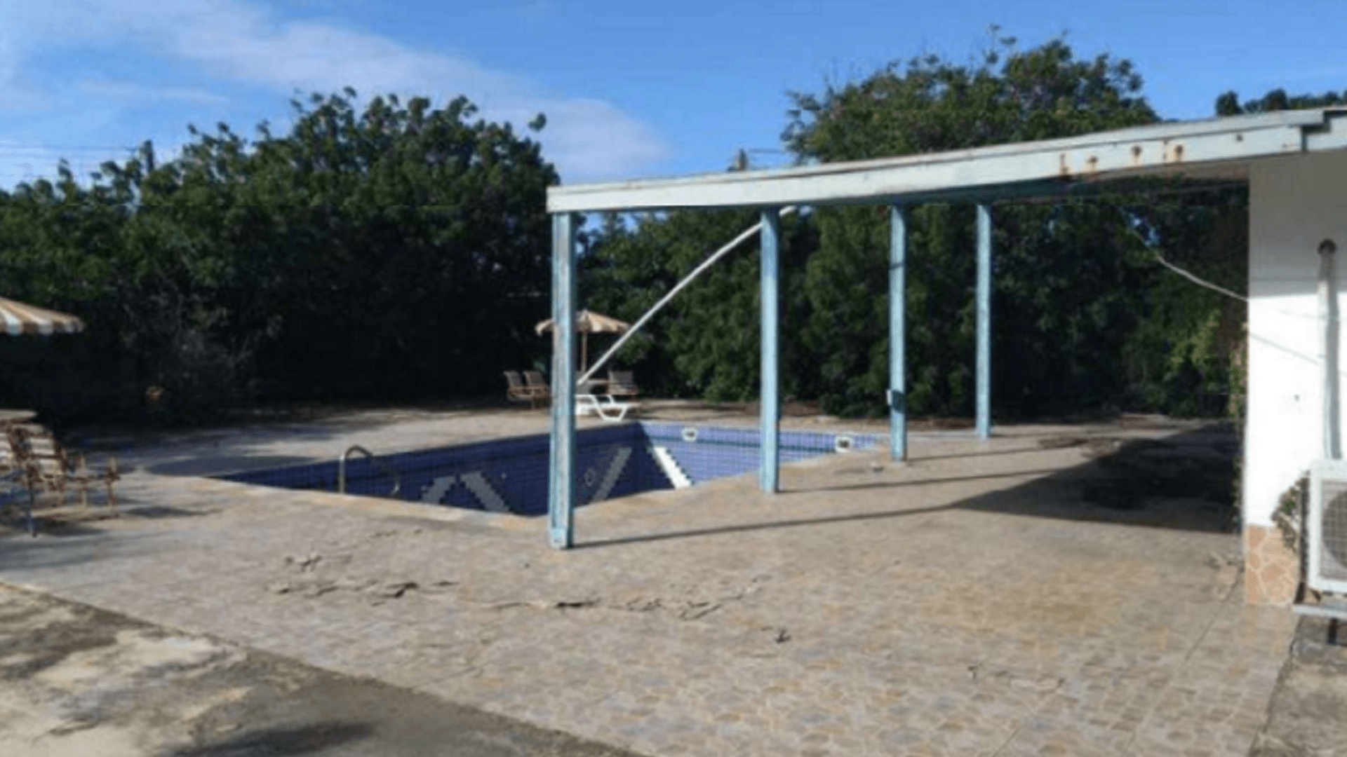 4 Bedroom House Bubali 71 pool area