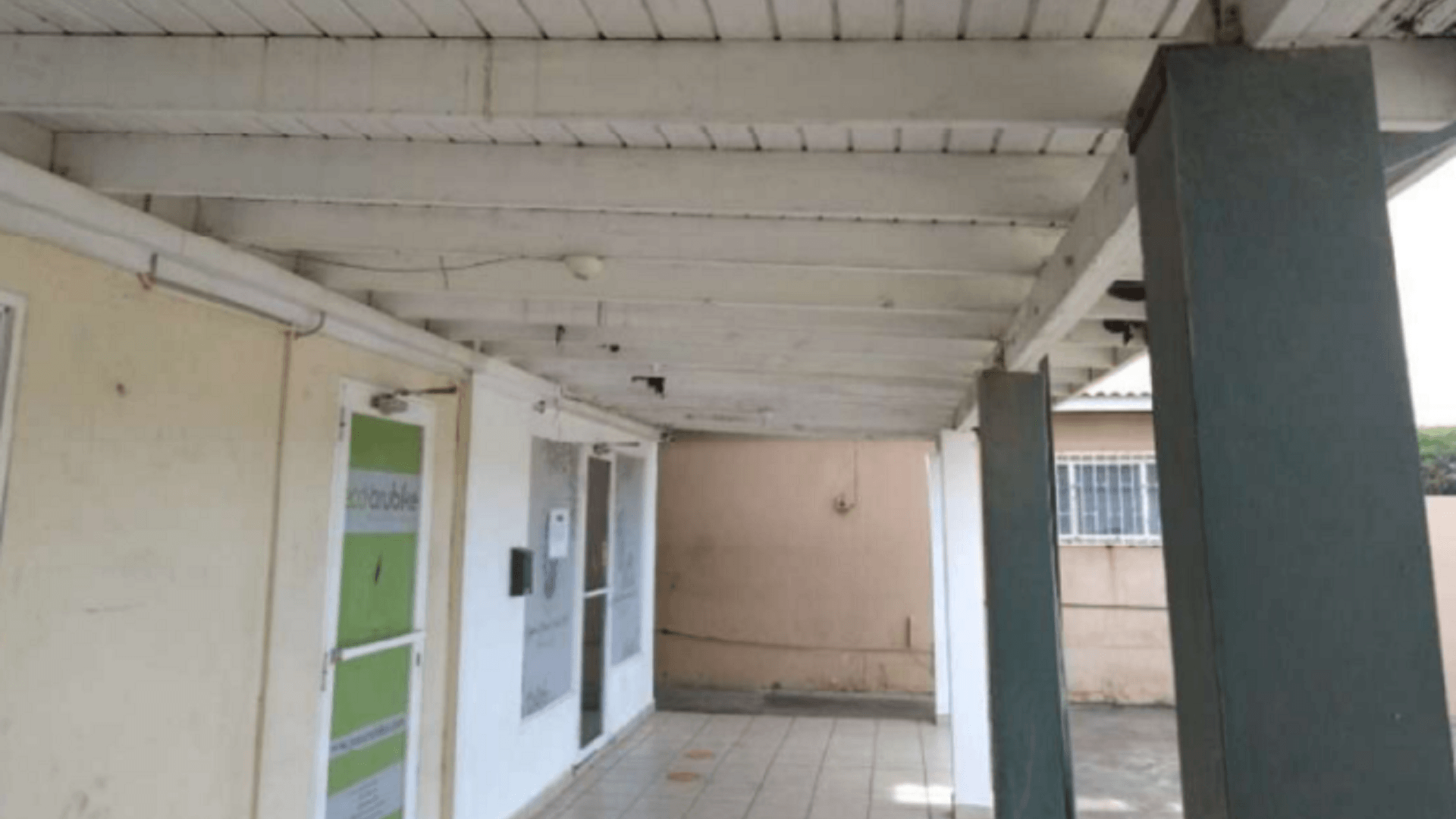 Commercial 69-A Bubali exterior corridor area