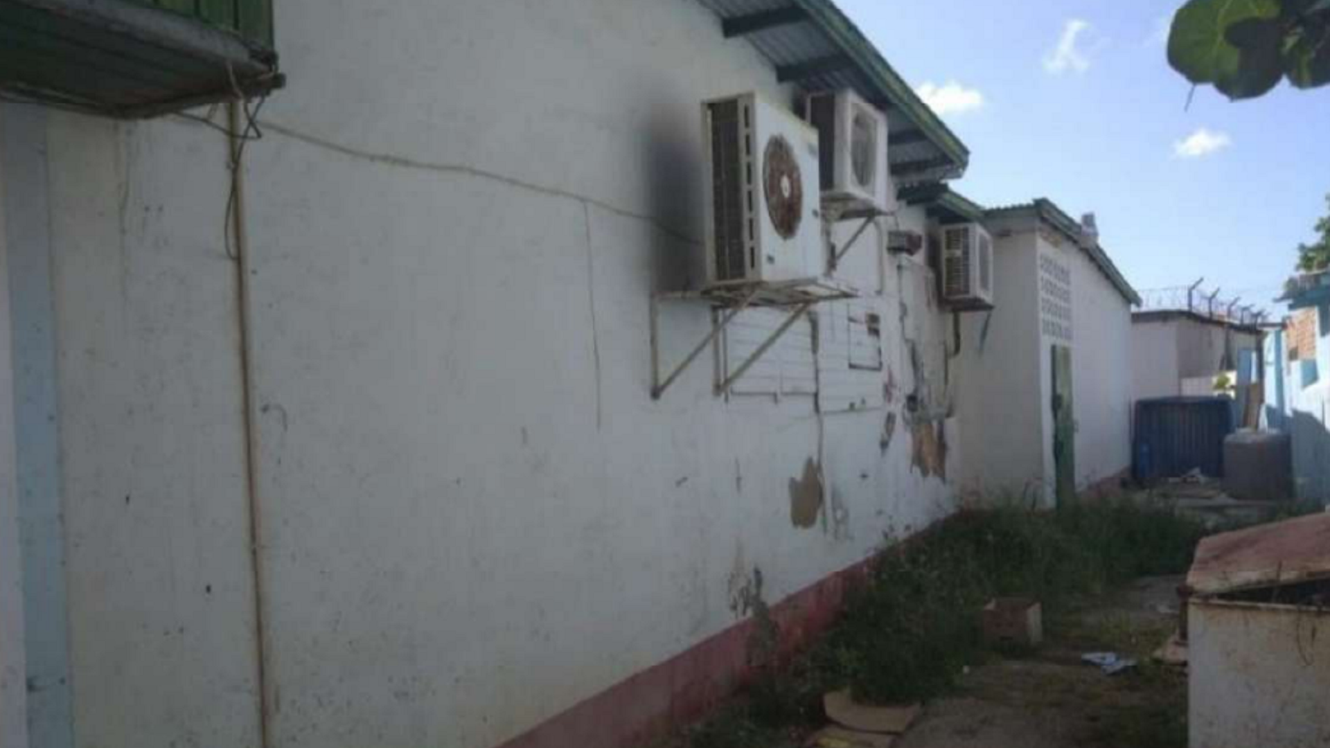 Nieuwstraat Commercial Building 14-B exterior side wall