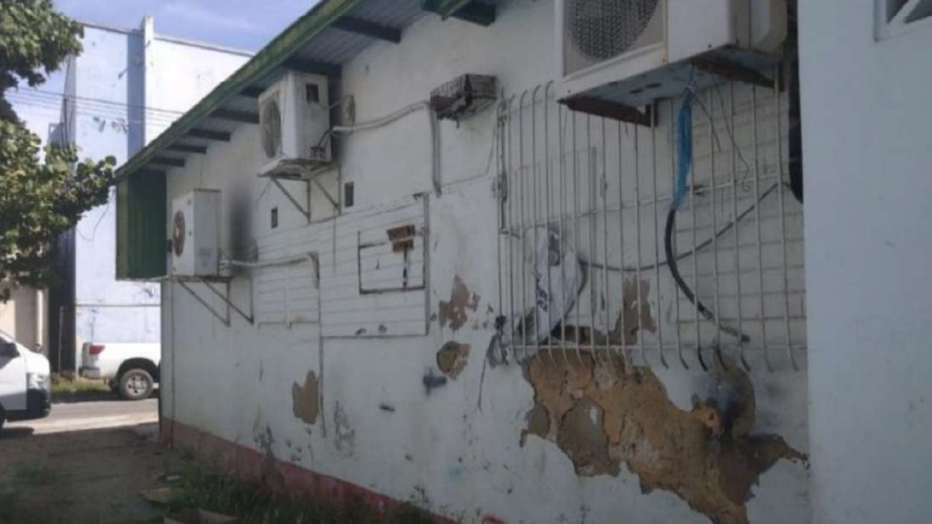 Nieuwstraat Commercial Building 14-B exterior side wall