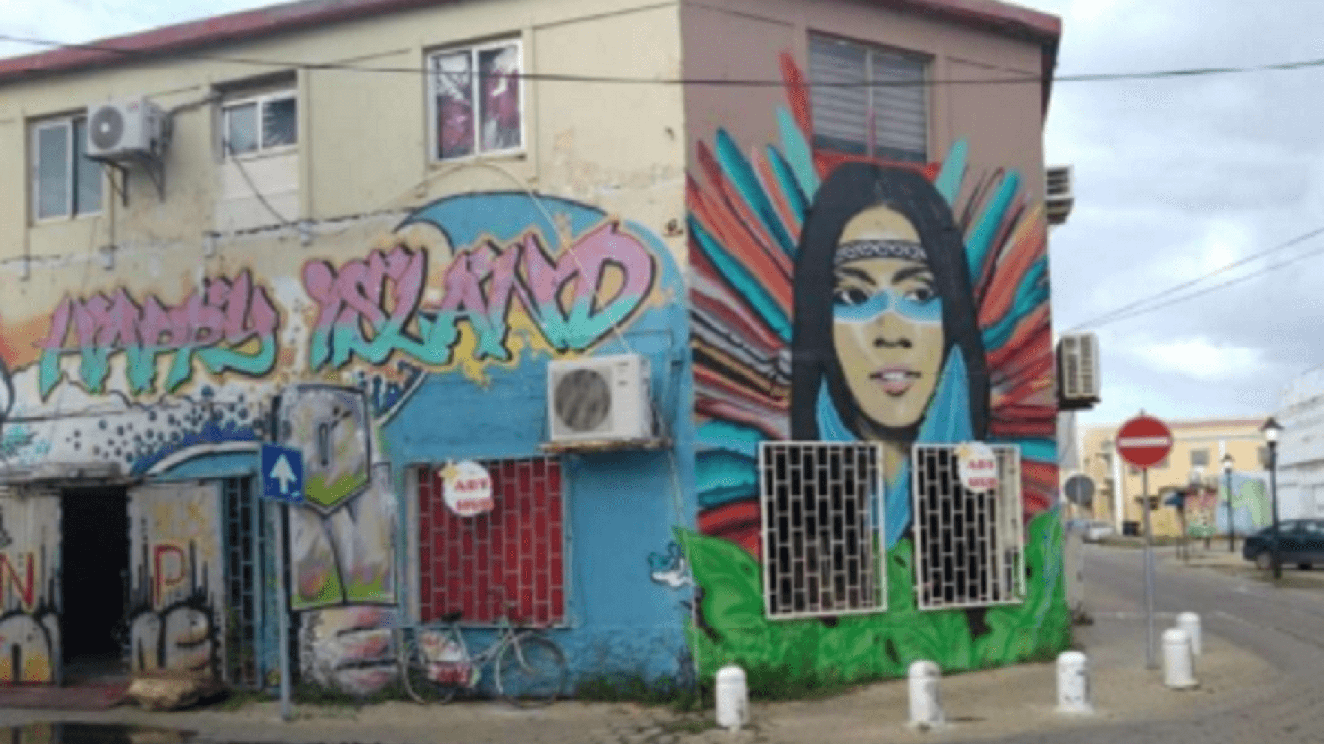 house 14-A Nieuwstraat exterior art wall