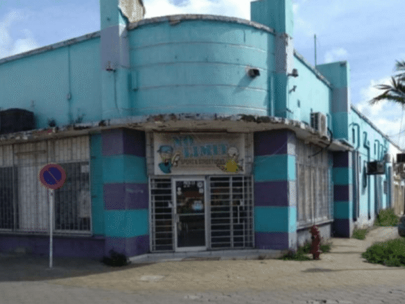 commercial building 34-B Exterior building view