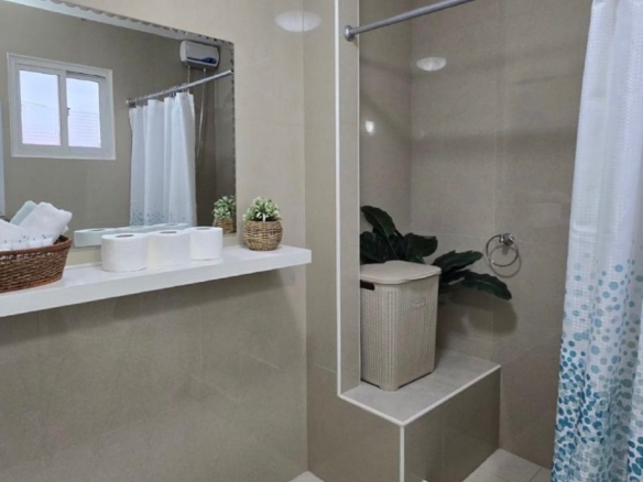 Condo 1 Rooi Santo Residence Morden Bathroom with shower Area
