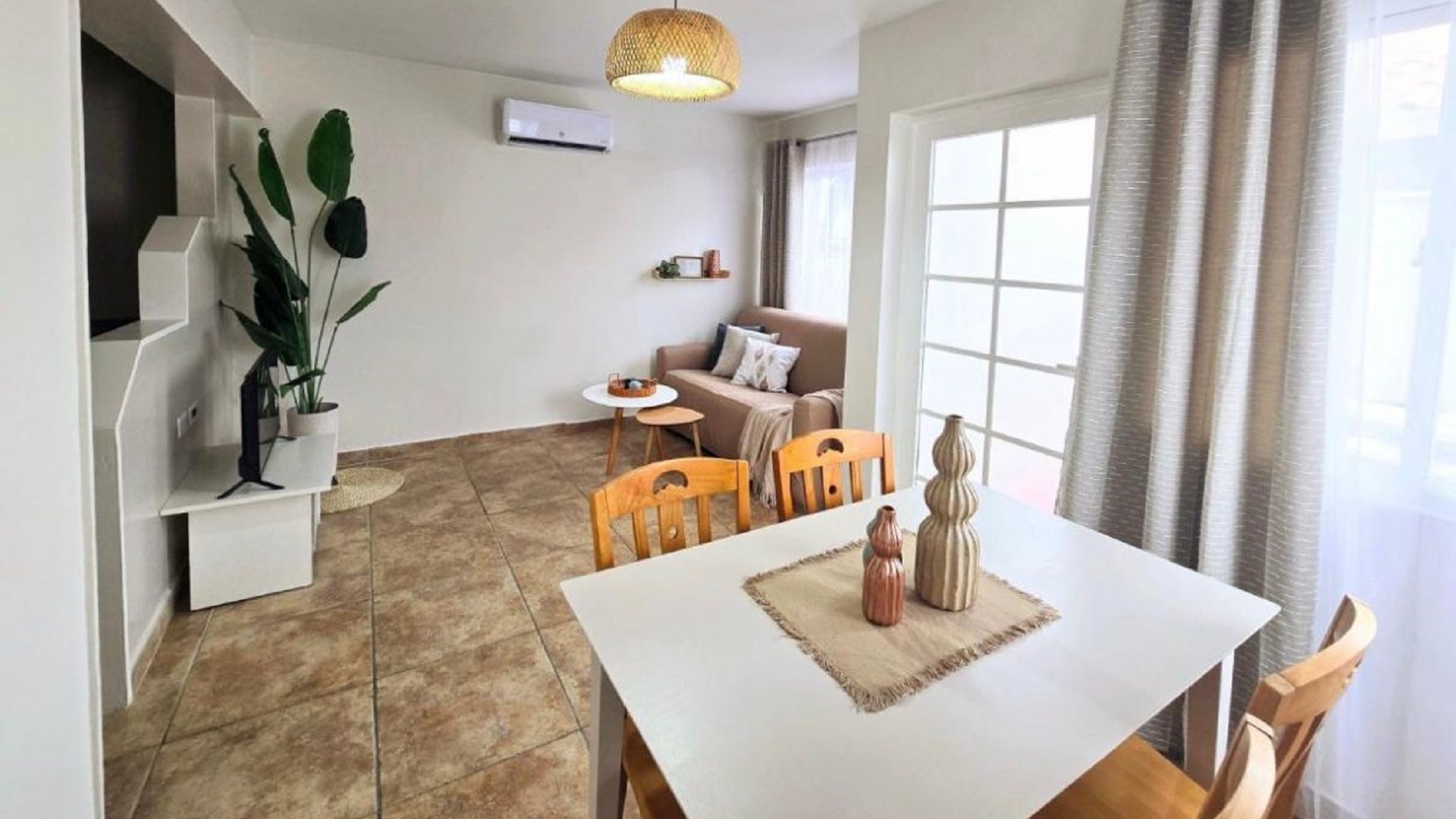 Condo 1 Rooi Santo Residence Dining area