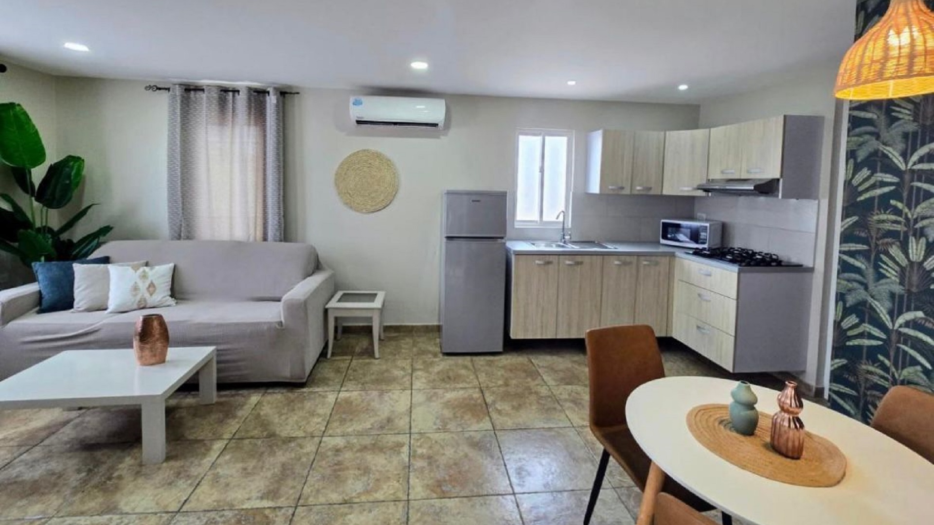 Condo 1 Rooi Santo Residence dining and lounge area