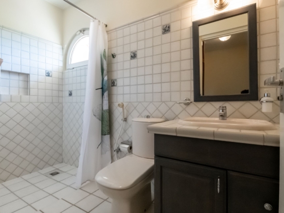 Villa 5-Bedrooms bathroom area