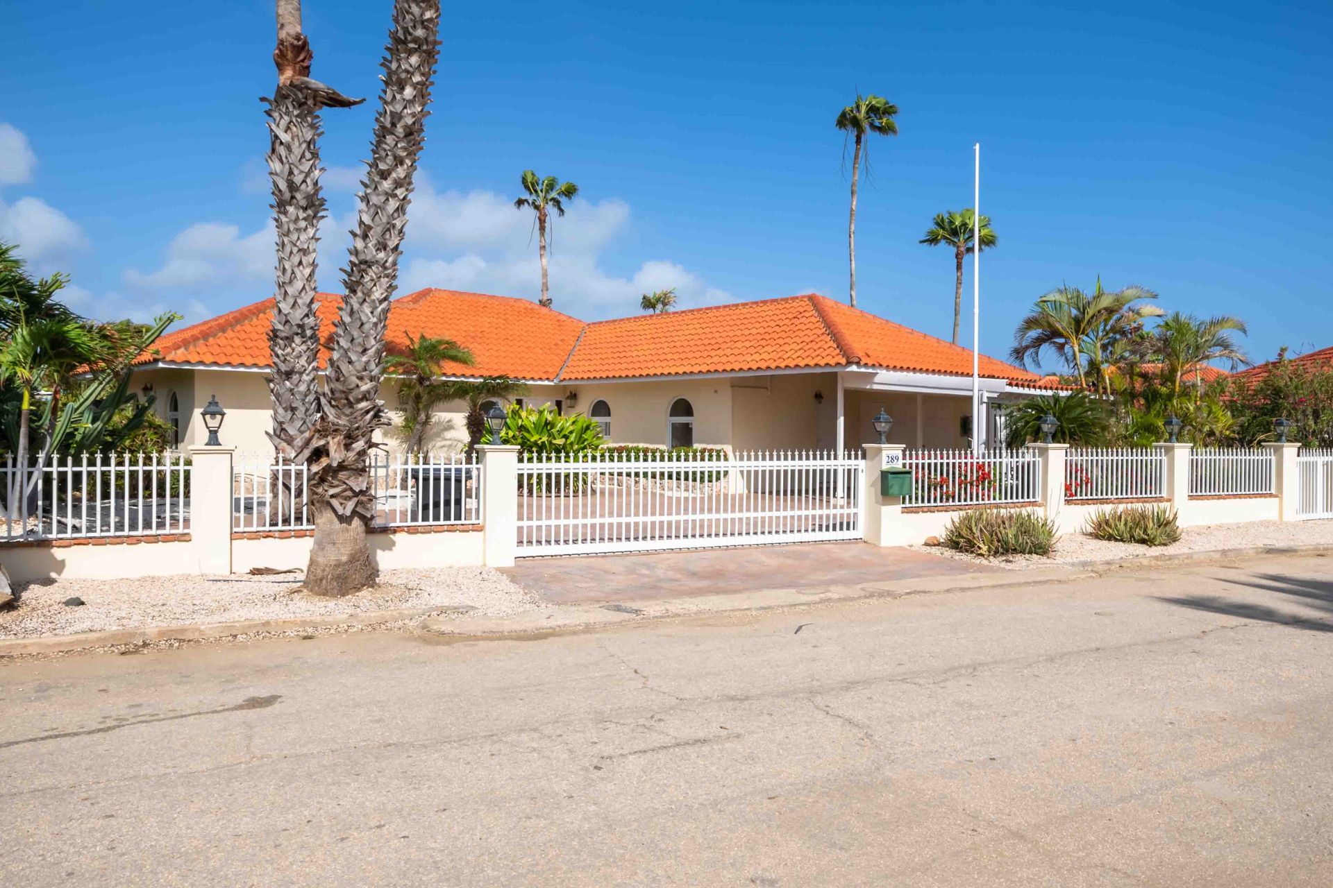 Villa 5-Bedrooms exterior view